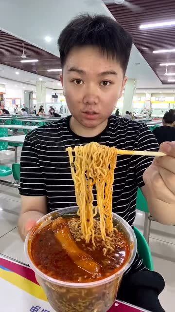 学校食堂卖煮方便面,学校食堂的煮方便面，一个时代的小细节与时代资料的落实,精细设计策略_YE版38.18.61