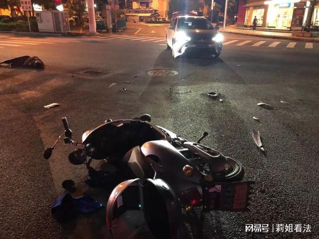 男子情人车上摔出身亡原配索赔60万