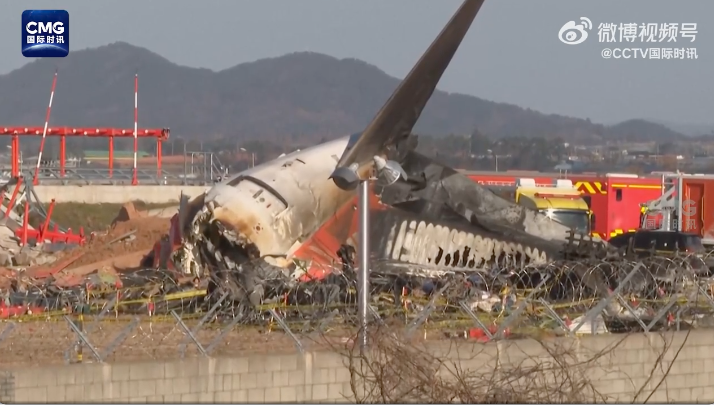 韩美调查人员开始调查空难现场