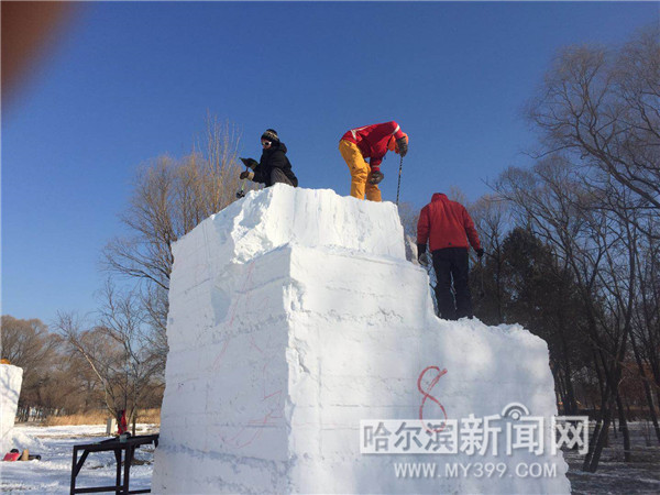 马英九哈尔滨赏雪雕吟诵《江雪》