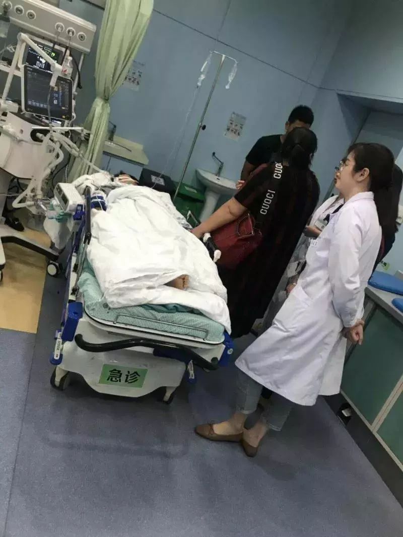 27岁小伙凌晨上吐下泻进ICU