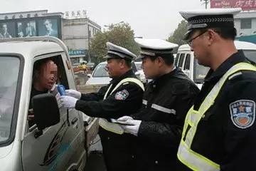 山东女子到新疆遇到超帅交警