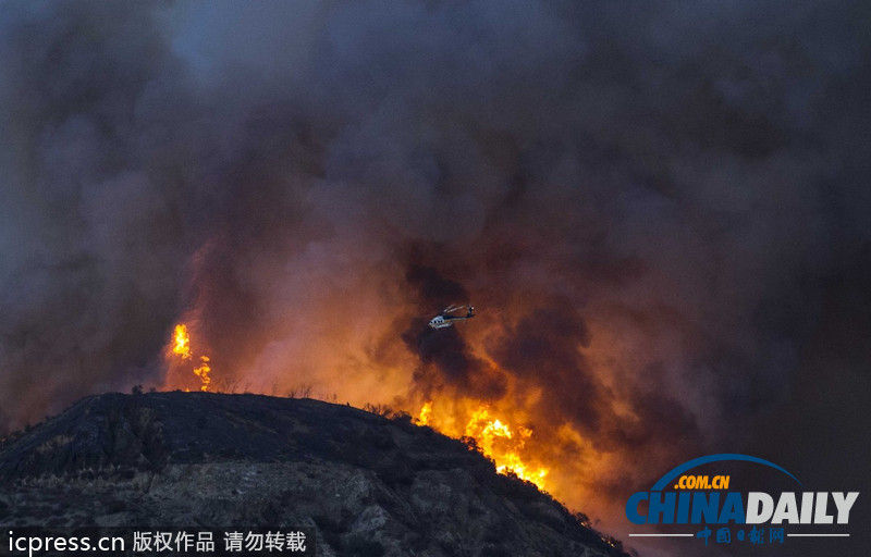 延时记录洛杉矶山火蔓延全过程