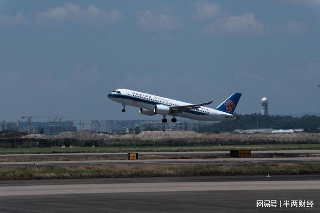 南方航空3架C919国产大飞机亮相春运