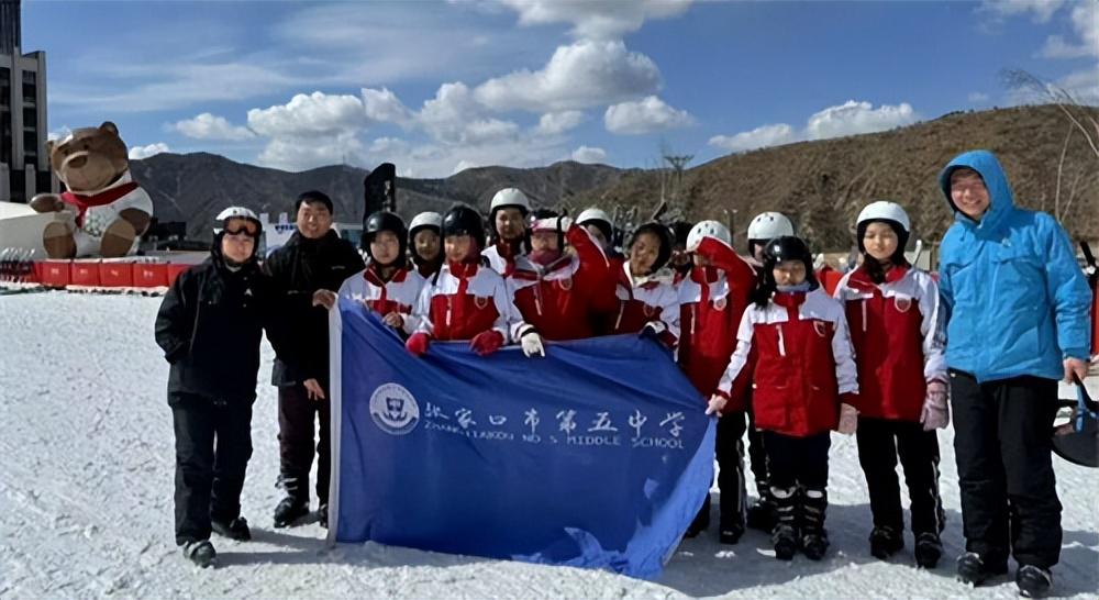 甘孜雪山遇难者系中学体育老师