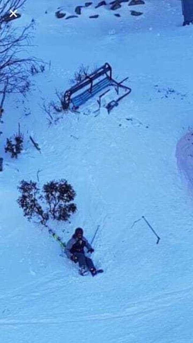 孩童从滑雪场高空缆车掉落